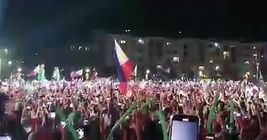 WATCH: Rapper Andrew E performs before thousands of participants who joined the grand rally of UniTeam in City di Mare, SRP, Cebu City. | via Morexette Marie Erram #CDNDigital #CDNPiniliay2022 #OurVoteOurFuture | CDN Digital