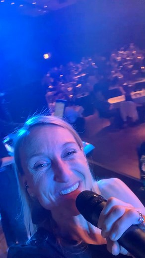 Beim Ball der Tanzschule Swing in Plauen 🤗❤️ Heute gleich nochmal .. Wir freuen uns auf Euch @Highlight #angelaengelmann #goodvibesonly #livemusic #liveband #liveperformance | Angela Engelmann