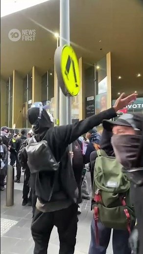 Protesters Clash With Police At Melbourne Weapons Expo | 10 News First