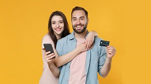 Kreditná karta alebo debet. Čo je výhodnejšie?