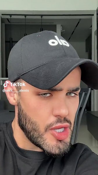 Explorando el mundo de Alex Alexis