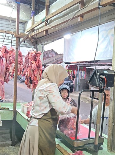 Kios Hj Wati Daging Buka Setiap Hari di Pasar Wonopolo Dempet Demak dari Jam 04.00-09.00 Pagi yaa😘 Yukk yang mau bisa langsung datang yaa dijamin Kwalitas Mantull dan segar🤩 Menerima Pesanan Acara, Hajatan dil bisa langsung hub 081225877302