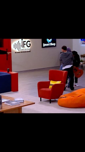 727K views · 11K reactions | La perversa agarra guitarra para darle a la Benitez | Soy Yeral | Facebook