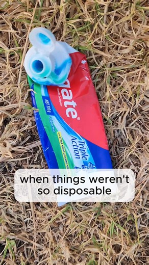 Already loved by thousands of Kiwi - 2,300 ⭐⭐⭐⭐⭐ reviews - New Zealand's favourite sustainable toothpaste is now in Australia 🇦🇺 Formulated by a oral health therapist, so you can trust that it's good for your teeth. Yay, science! One jar = two toothpaste tubes saved from landfill. Tap or click below to get a free mini with your 1st order 🎁 | Solid - Sustainable Oral Care