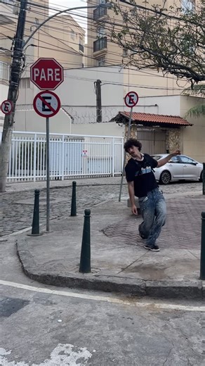 πR on Instagram: "Swinging signs 📹: @amaalplp #create #movement #contemporary #performance #movementculture"