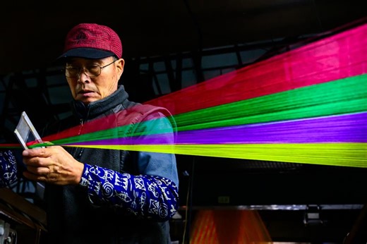 Korea's last 'saekdong' weaver keeps colorful tradition alive - The Korea Times