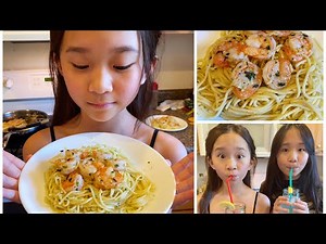 Janet Makes Garlic Lemon Shrimp Pasta 🦐 and Homemade Lemonade! 🍋 / Janet and Kate