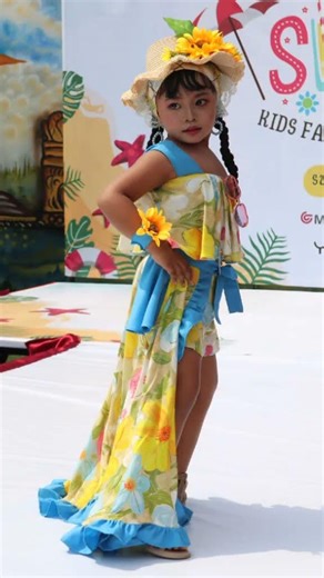 summer🌊 #kidsfashionshow #fashionsummer #summerbeach #modelkids #casualoutfits