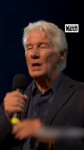 Richard Gere prend position à Wembley 🎤🇵🇸 Lors de l’événement « Ensemble pour la Palestine », qui a réuni plusieurs personnalités ce mercredi soir à l’OVO Arena de Wembley, l’acteur américain Richard Gere a surpris par ses propos. Il a affirmé que, selon lui, Donald Trump serait la seule personnalité capable de mettre fin au génocide à Gaza. Une déclaration choc qui a immédiatement fait réagir dans la salle ! 🎥 X | Paris Match