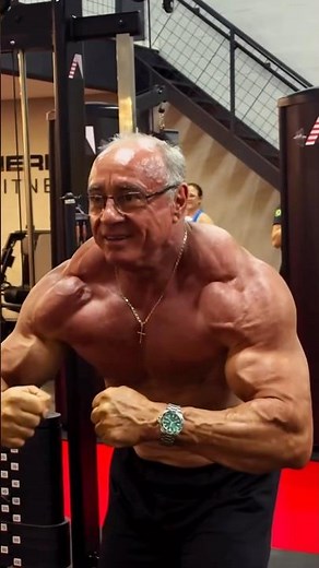 MOST POWERFUL BODYBUILDER WORKOUT IN 70 YEARS OLD #motivation #musclebuliding #tricepworkout #tri
