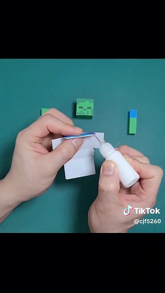 Origami Stop Motion: Minecraft Zombie Crafting