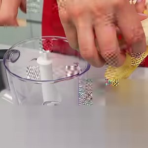 119K views · 1.3K reactions | Cum faci prajitura ideala din 2 banane! Desert festiv in 20 min. Ingrediente: pentru blat: ouă - 2 buc cacao - 50 g banane - 2 buc zahăr vanilat - 10 g praf de copt - 8 g sare - 3 g pentru cremă: brânză de vaci - 250 g zahăr vanilat - 10 g suc de lămâie - 10 ml banane - 1 buc ciocolată neagră - 30 g Dimensiunea tavii 16 X 16 cm LA CUPTOR 180 °C/20 minute | Cookrate - Romania | Facebook