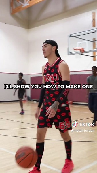 How disrespectful is this? 🤣 #foryoupage #basketball #troll