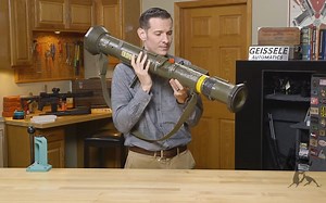 如何使用AT4反坦克火箭筒