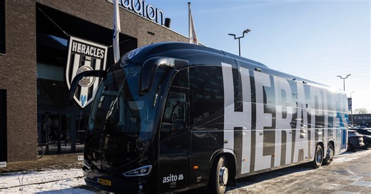 Dit is de nieuwe (zeer luxe) spelersbus van Heracles: ‘Zelfde als Real en Barcelona’