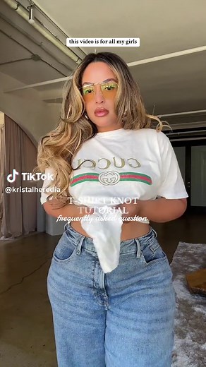 How I tie my t-shirts in a knot! #fashionhacks #outfitinspo | T-Shirt Hacks