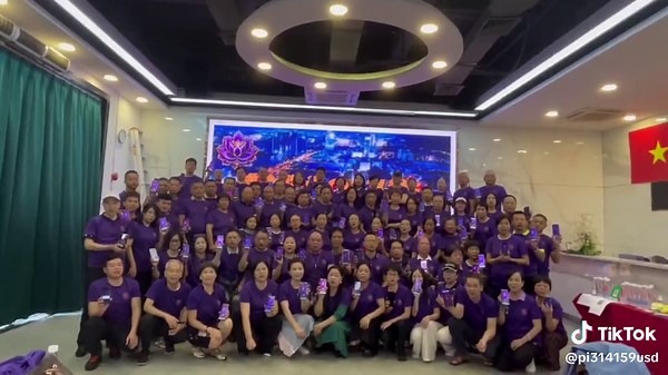 I have a video of the event. More than 100 pioneers attended, and many GCV merchants offered both full Pi payment products and partial Pi payment products, creating 28 real GCV data on the blockchain. I want to thank one Chinese pioneer who contributed a small balance wallet for Pi payment. Since most Chinese pioneers haven't completed KYC or migration, this GCV wallet has been donated to be used for Pi payment when pioneers engage in barter. Pioneers only pay partial FIAT, and this wallet pay t