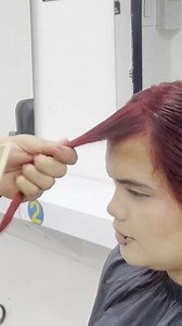 En este video, aprende un método fácil y rápido sobre como cortar el flequillo estilo cortina, con solo dos trazos. Espero que disfrutes este hair tutorial y me dejes tu comentario. Te deseo un feliz día. 😊😊😊 #hairtutorial #hairstyle #hairstyles #lamejoracademiadeibague #stepbystep #corte #haircut #hair #corte #hair #hairstyle #haircut #hairtutorial #lamejoracademiadeibague #education #tutorial #curso | Platino Peluquería