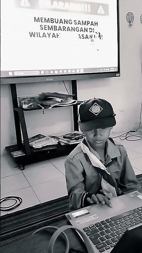 Ekstra Pecinta Lingkungan MIMADO "Membuat Poster dengan Canva" #ekstrakulikuler#adiwiyata#shorts