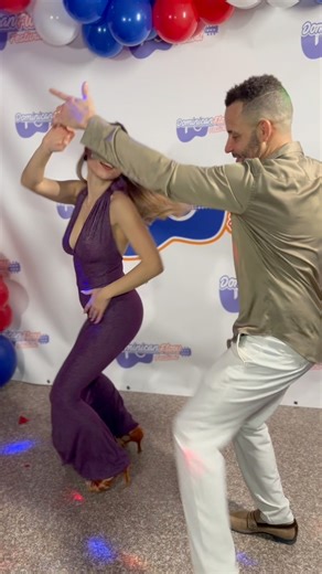 Un Dominicano y una Española Bailando bachata. #bachata #bachatadancing | Anthony y Carla Dominican Flow
