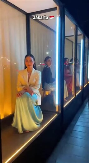 Is this a cafe or a live art exhibit? Jakarta is full of surprises!