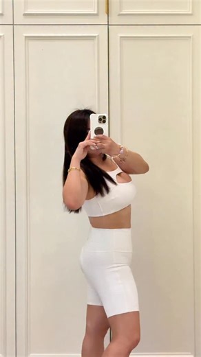 Sueanne 施格 on Instagram: "Same outfit after liposuction✨ @365mc_official @365mc_chinese 简单说明： 我是在韩国首尔的抽脂医院做的 选的是微创Lams 抽脂（医院也有传统抽脂手术） 微创的特点：局部麻醉、无需拆线、修复快、不留疤，低风险、 不需穿塑身衣、术后当天出院 我分别做了腹部、背部、后腰love handle 、还有自体脂肪干细胞修复 LAMS抽脂的作用， 在于调整线条与比例， 而不是单纯追求体重下降。 适合的人、正确的期待很重要。 尤其是我选择的 LAMS 抽脂法， 对我来说是一个 快速、安全、专注塑形 的方式。 ⚠️ Discount Code: 【 SUEANNEVIP365MC 】 ✔️1 Body Area → 5% Discount ✔️2 Body Areas → 10% Discount ✔️Free airport drop off service 免费酒店去机场接送 ✈️ ✔️Free interpreter 免费翻译员 ✔️Free after care 免费术后护理 ✔️