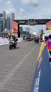 89K views · 771 reactions | A look back at the start of the Brompton main race with a rather particular start.   Retour sur le départ de la Brompton race dans des conditions un peu particulières.  #TDFSG | Le Tour de France | Facebook