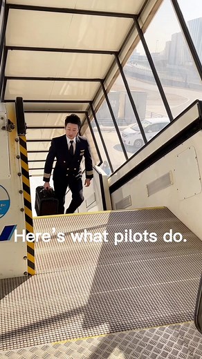 Here’s what pilots do👨‍✈️✈️#allnipponairways #airplane #pilot