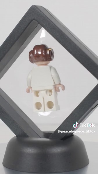 Descubre el raro minifigura de Smooth Hair Leia
