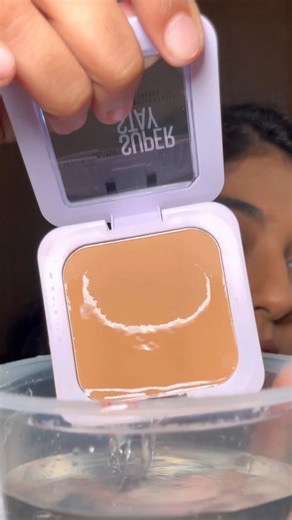 #AD | Full coverage… from a powder foundation?! I honestly didn’t believe it till I tried the Maybelline Super Stay Flex Powder Foundation. It actually gives me the coverage of a liquid, but with a soft matte finish that controls oil and lasts all day. Super easy to throw in my bag for touch-ups too. I mixed shades 310 330 to get my match (but Maybelline, pleaseee give us more shades). It can feel a little dry around my nose, so I just prep my skin well and apply in light layers and it looks so 