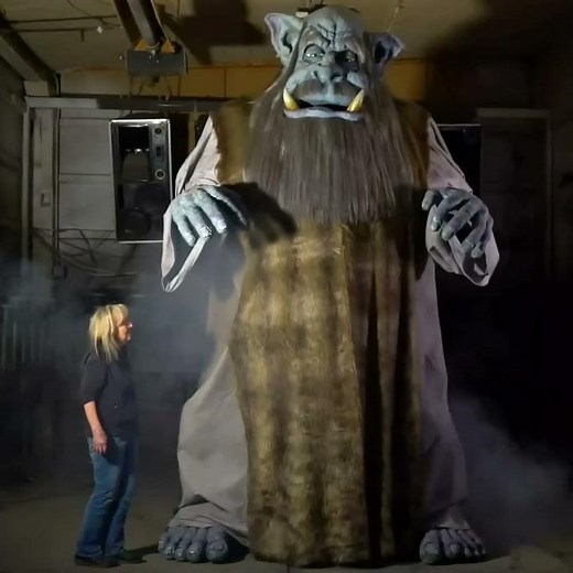 We Make Giant Animatronics!