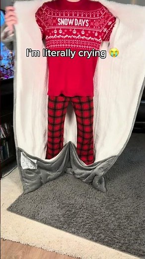 This gift has been sobbing right now🥹😭 #anemic #cozy #anemia #blanket #periodcramps