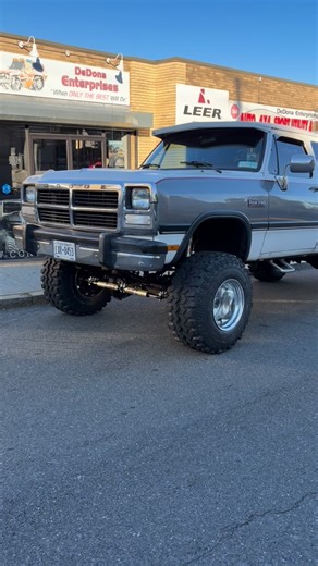 Old school trucks are bad ass! #oldscool #oldschooltrucks #dodgeramw250 #dodgeramw250cummins #lifteddodge #liftedw250 @skyjacker #dedona #dedonaenterprises #since1978 | DeDona Enterprises