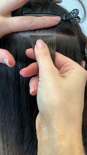 My favorite way to apply tape-in extensions 🫶 #lahairextensions #hairextensions #tapeinextensions #tapeins #tapeinstallation #tapeextensions #losangelestapeins #losangeleshair