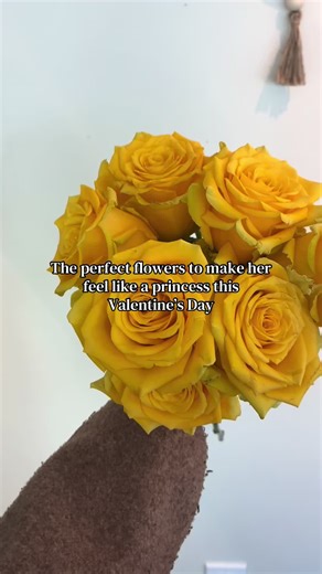 Got major Disney vibes from these gorgeous petals 🌼👑 #VasefulFlowers #FlowerShop #ValentinesDay #Nonprofit #Disney