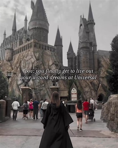 Get your wands ready for an enchanting adventure from bustling Diagon Alley to the grandeur of Hogwarts Castle. 📍: The Wizarding World of Harry Potter at Universal Orlando Resort IG 🎥: intothemagicvacations | Visit Orlando