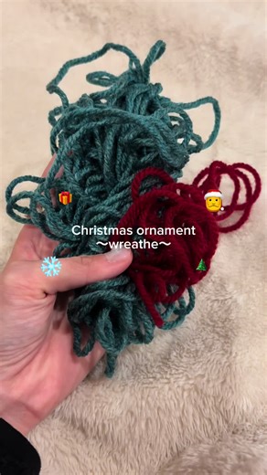 今年はツリー飾らないのでリース作ってみた🌲🎅 #リース#クリスマス#手編み#編み物#ハンドメイド#手作り#かぎ針 #かぎ針編み #かぎ編み #かぎ針編み初心者 #クリスマスリース#クリスマスオーナメント#クリスマスツリー#飾り付け #クリスマスパーティー #クリスマスプレゼント