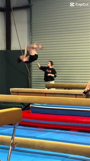 Back tuck off the beam #backtuck #gymnastics #backflip #viral #fyp #hi #fallinlove