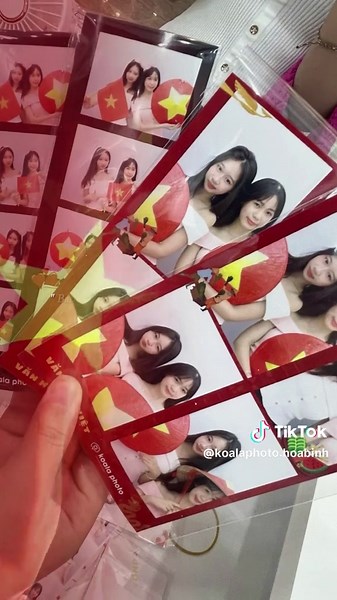 Một chút hoài niệm và thật nhiều tự hào – 30/4 trong tim mỗi người Việt. Ghé ngay Koala photobooth để mang về những tấm ảnh thật xinh yêu và ý nghĩa ngày 30/4 thui nàooo. Dịp lễ bên Koala vẫn hoạt động bình thường nha Ghé ngay Koala Photo Tầng 4. TTTM Vincom Plaza Hòà Bình, 332 Cù Chính Lan, Đông Tiến, Hòà Bình #Koalaphotohoabinh #vincomhoabinh#photobooth#xuhuongtiktok #photobooth: 10h- Close: 22h