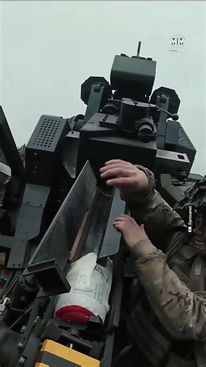 World's Most Unique Howitzer: Moves Like A Truck, Hits Like A Tank