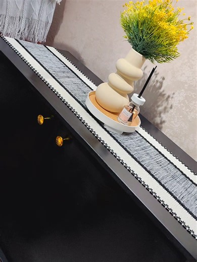 Elegant Table Runner & Dining Table Decor Ideas