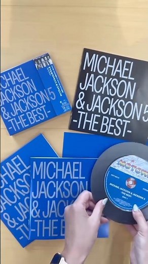 『マイケル・ジャクソン＆ジャクソン5 -ザ・ベスト-』開封動画公開🎥👀デラックス盤のブックレットには、当時の日本盤シングルEPの貴重なジャケット・アートワークが掲載！🥹💙