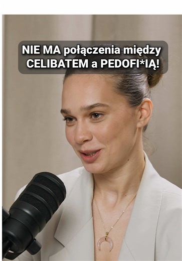 Cała rozmowa na YT - link w moim BIO Zasubskrybuj Prześwietlenie z Giną Szymańska na Youtubie Bliskość, emocje, napięcie, ciekawość, to wszystko jest częścią ludzkiego doświadczenia. Problem zaczyna się wtedy, gdy jedna osoba ma przewagę: wiedzy, pozycji, autorytetu. Gdy uczucia przestają być równe, a granice zaczynają się rozmywać. Nie wszystko, co możliwe, jest w porządku. I nie każda relacja, która wygląda niewinnie, jest rzeczywiście uczciwa. Bo czasem największą krzywdę wyrządza się nie cia