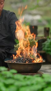 67K views · 756 reactions | 1.【Jade and peach blossom powder】, The beauty secret of Empress Wu Zetian in ancient China.据《事林广记》与《外台秘要》，制一盒则天大圣皇后炼益母草留颜粉，玉女桃花粉。#China #production #countryside #中国传统文化 #山白 | Shan Bai | Facebook