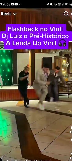 13K views · 408 reactions | Isso Sim é Festa de Casamento, Com Músicas Maravilhosas. O Noivo e os Amigos, Dando Um Show de Dança  | Flashback no vinil | Facebook