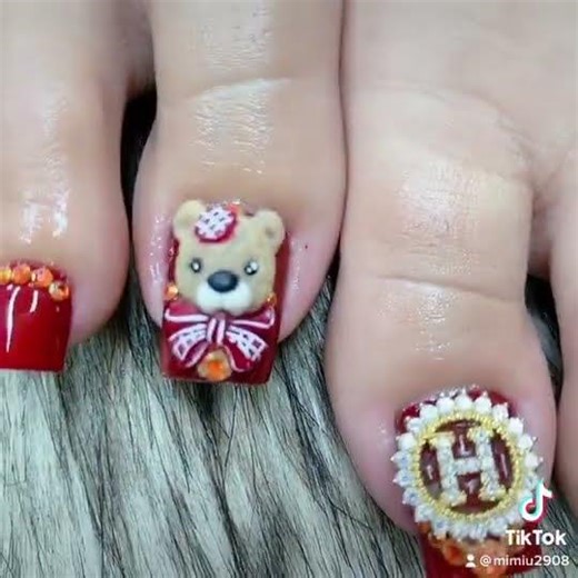 Watch This Pedicure Transformation 😍