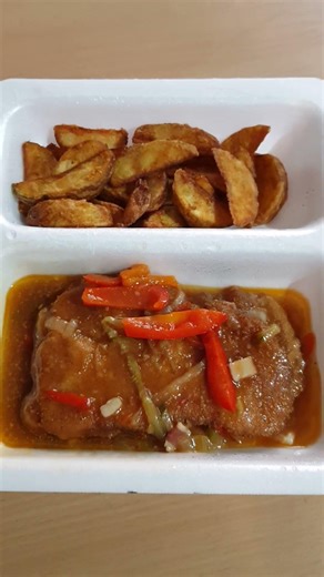 Schnitzel mit Paprikasoße #short #shorts #viral #essen #usingen #mittagessen #bleher #lecker #food