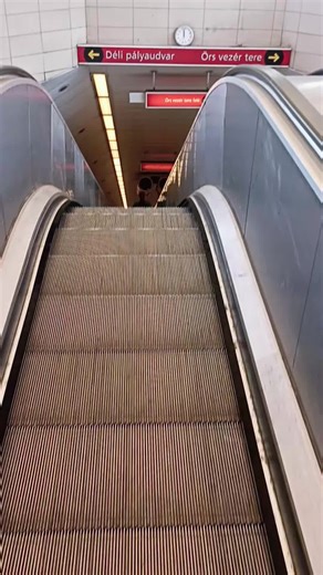 Short story of an order pick up using public transport in Budapest #budapest #metro #bus #bkk #bkv