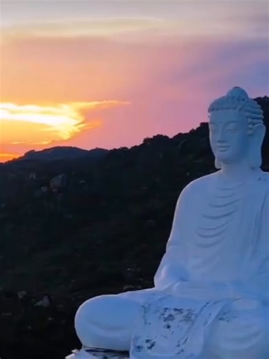 🏯 𝐂𝐡𝐮̀𝐚 𝐎̂𝐧𝐠 𝐍𝐮́𝐢 (𝐋𝐢𝐧𝐡 𝐏𝐡𝐨𝐧𝐠 𝐓𝐡𝐢𝐞̂̀𝐧 𝐓𝐮̛̣) - 𝐍𝐠𝐨̂𝐢 𝐂𝐡𝐮̀𝐚 𝐋𝐢𝐧𝐡 𝐓𝐡𝐢𝐞̂𝐧𝐠 𝐍𝐡𝐚̂́𝐭 𝐁𝐢̀𝐧𝐡 Đ𝐢̣𝐧𝐡 Là một trong những ngôi chùa nổi tiếng và linh thiêng bậc nhất tại Bình Định. 🏞️ Chùa toạ lạc trên núi Bà, thuộc xã Cát Tiến, huyện Phù Cát, cách thành phố Quy Nhơn khoảng 30 km. 🛕 Đây còn là tượng Phật ngồi lớn nhất Đông Nam Á. #xuhướng #dulichnghiduong #dulichvietnam #chuaongnui #binhdinh