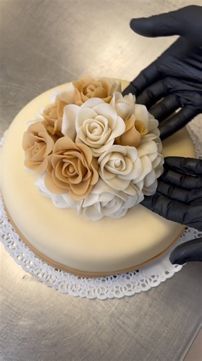 33K views · 669 reactions | Roses and dots cake  How lovely is this cake for a wedding or maybe a special celebration? #wedding #pastry #roses #cake #pastrychef #chocolat #foodstagram #yummy #cakedesign | Patisserie de Rouw | Facebook
